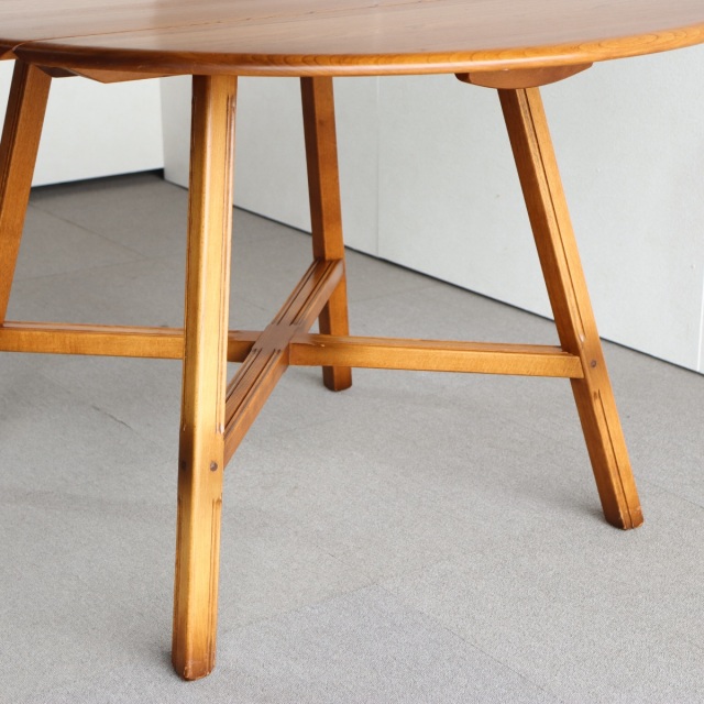 アーコールERCOLのダイニンングチェア