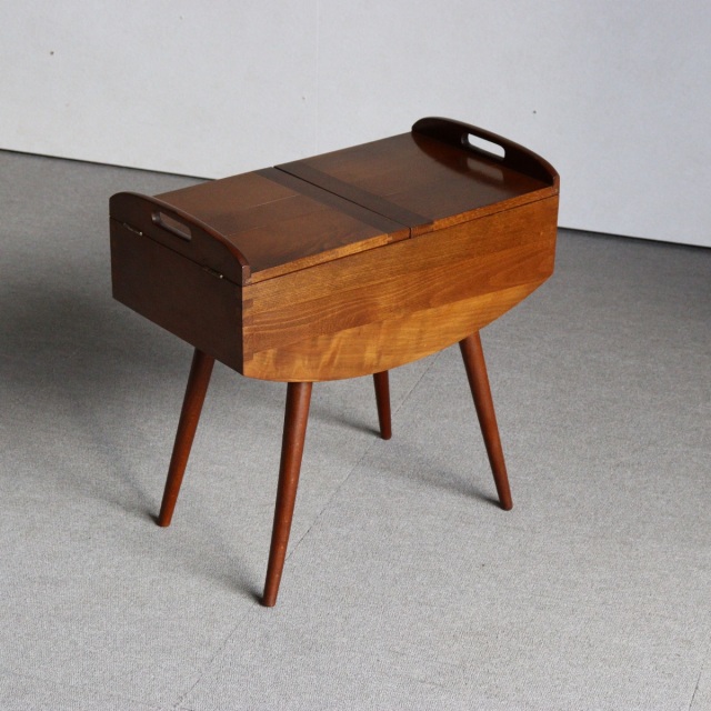 ヴィンテージのソーイングボックス