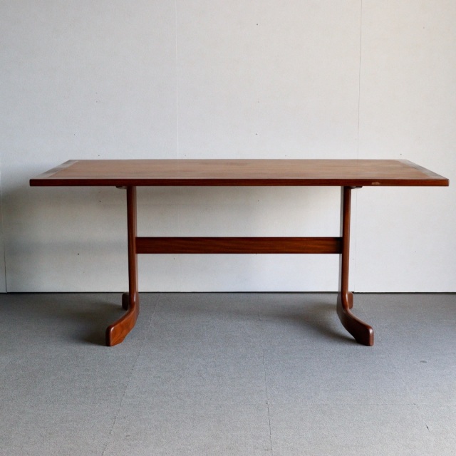 ジープランG-PLANのダイニングテーブル