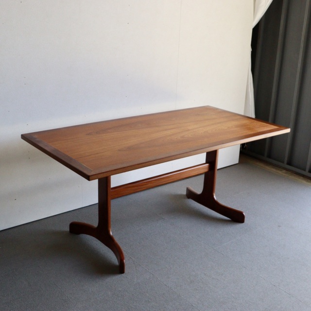 ジープランG-PLANのダイニングテーブル