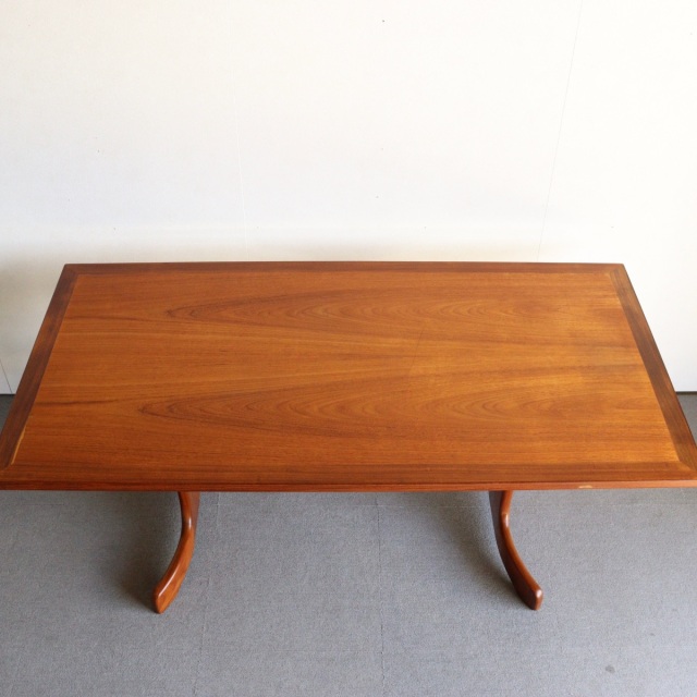 ジープランG-PLANのダイニングテーブル