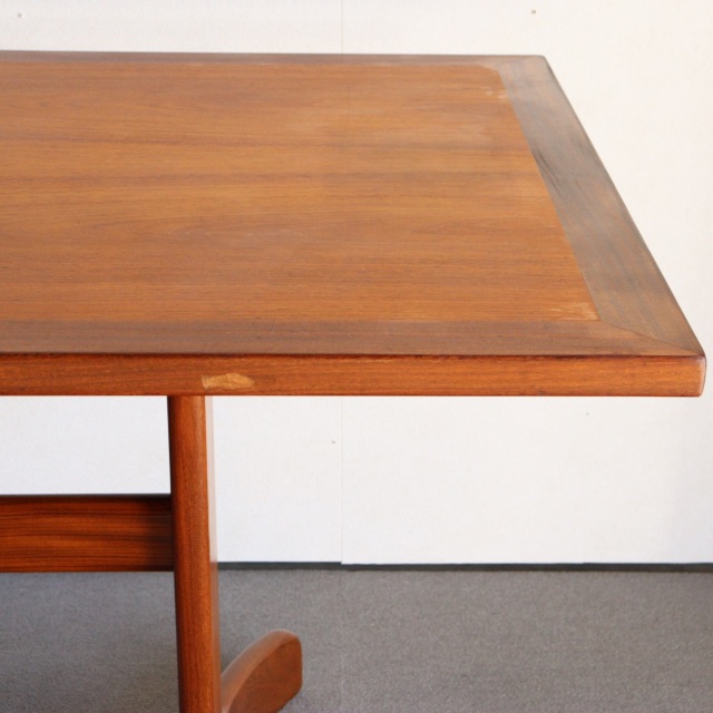 ジープランG-PLANのダイニングテーブル