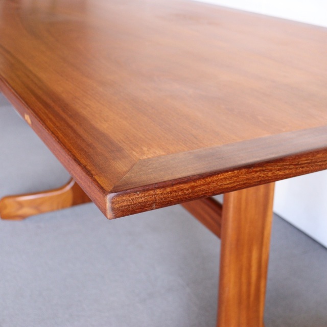 ジープランG-PLANのダイニングテーブル