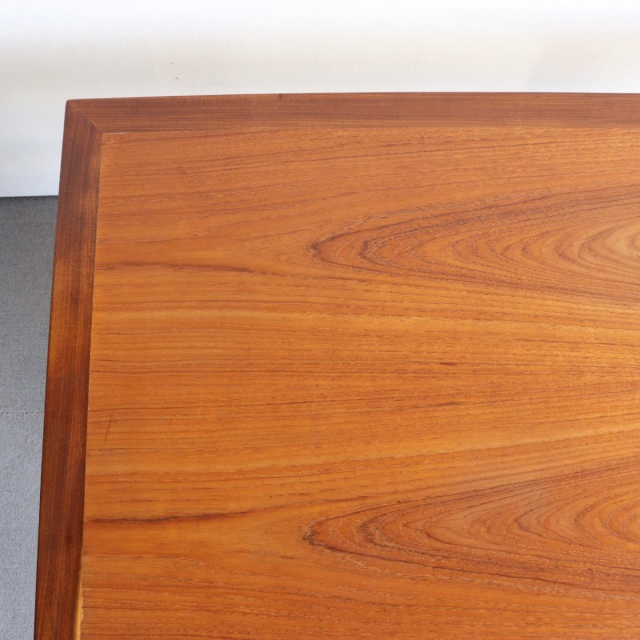 ジープランG-PLANのダイニングテーブル