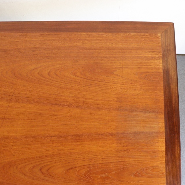 ジープランG-PLANのダイニングテーブル