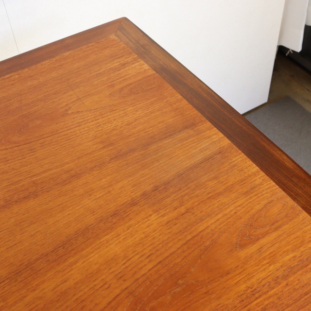 ジープランG-PLANのダイニングテーブル