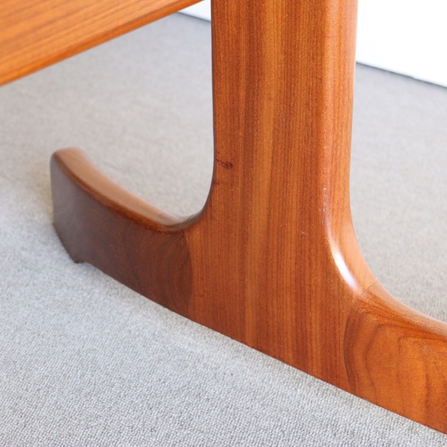 ジープランG-PLANのダイニングテーブル