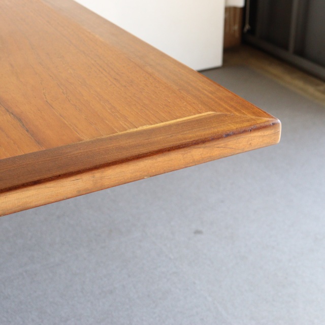 ジープランG-PLANのダイニングテーブル