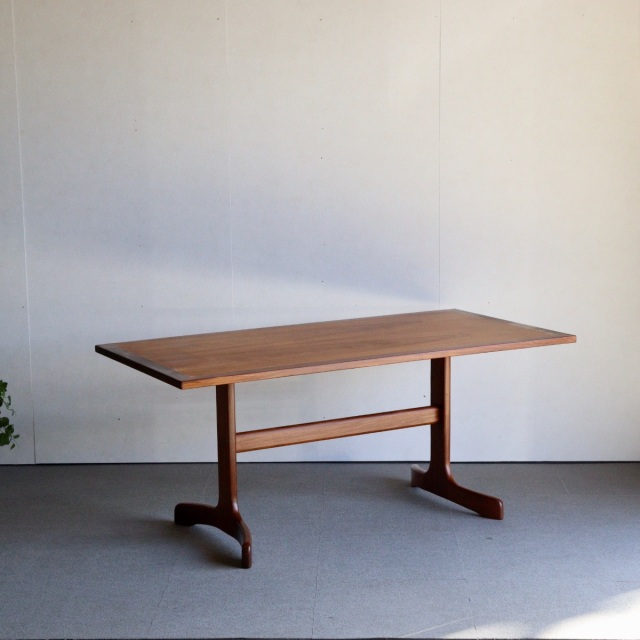 ジープランG-PLANのダイニングテーブル