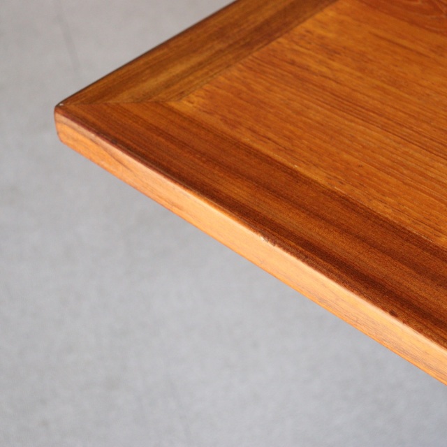 ジープランG-PLANのダイニングテーブル