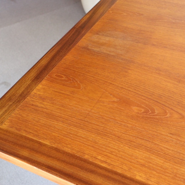 ジープランG-PLANのダイニングテーブル