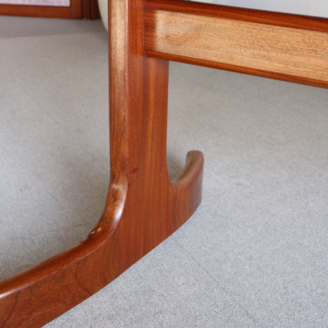 ジープランG-PLANのダイニングテーブル