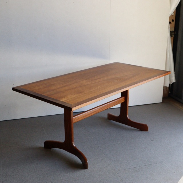 ジープランG-PLANのダイニングテーブル