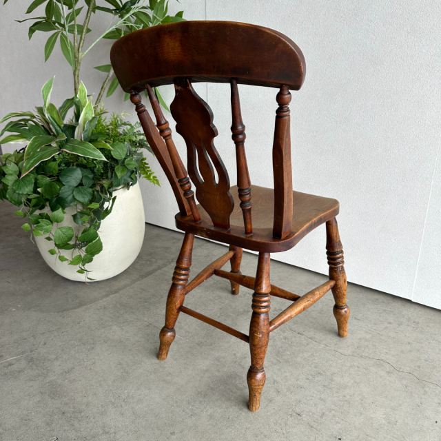 アンティークの木製の椅子、23060