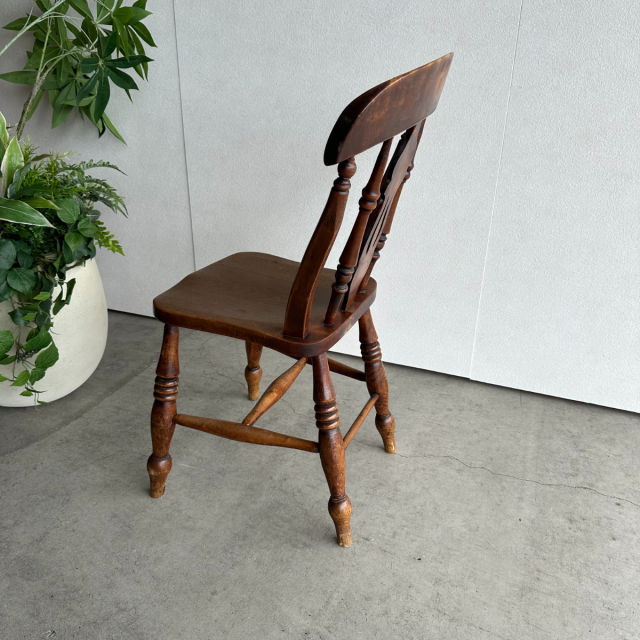 アンティークの木製の椅子、23060