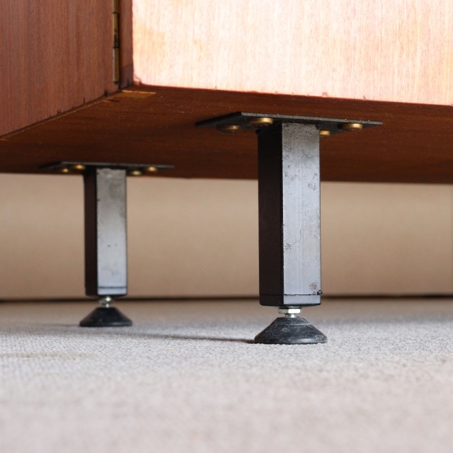 英国ヴィンテージのデスク。鍵をかけると、箱型になる。