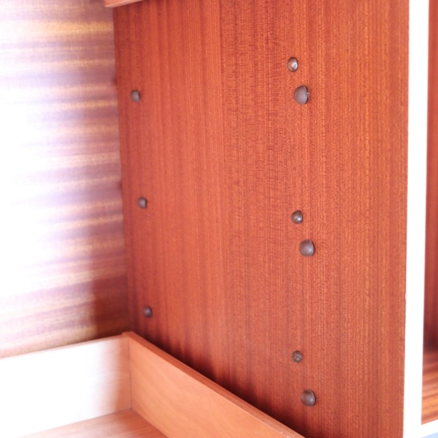 英国ヴィンテージのデスク。鍵をかけると、箱型になる。