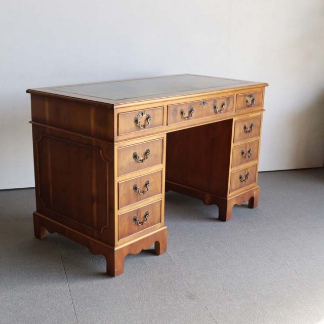 送料込】ヴィンテージ レザートップ デスク(イギリス)もうすぐ