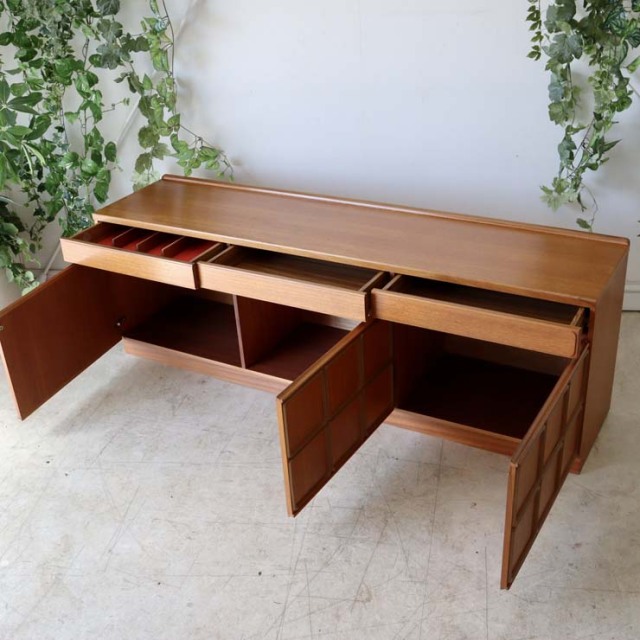 Mcintoshマッキントッシュサイドボード・イギリス製ビンテージ家具・チーク