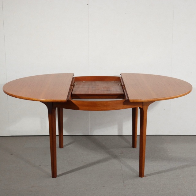 ネイサンNathanのダイニングテーブル