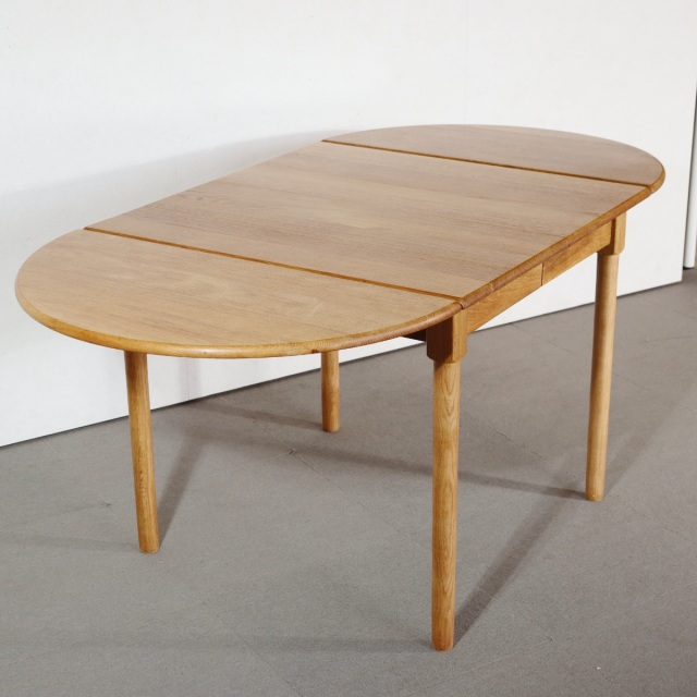 デンマーク製ダイニングテーブル。