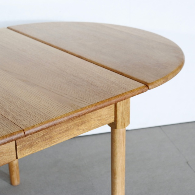 デンマーク製ダイニングテーブル。