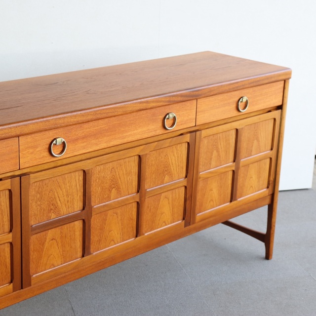 ネイサンNathanのサイドボード