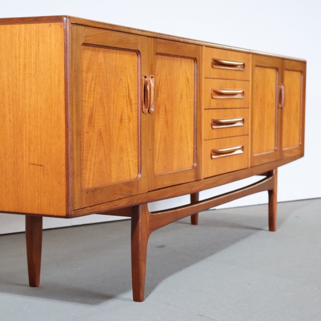 ジープランG-PLAN製サイドボード。通称ロングジョン。