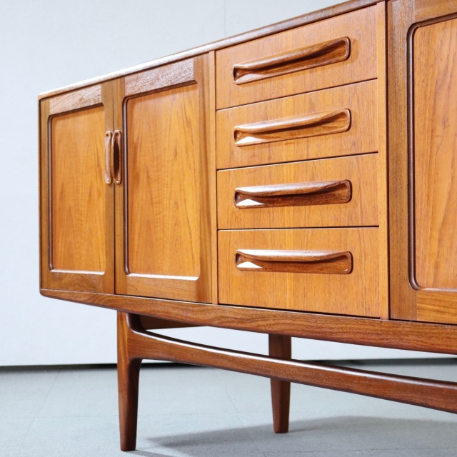 ジープランG-PLAN製サイドボード。通称ロングジョン。