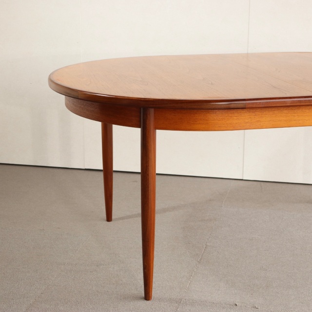 ジープランGーPLANのダイニングテーブル