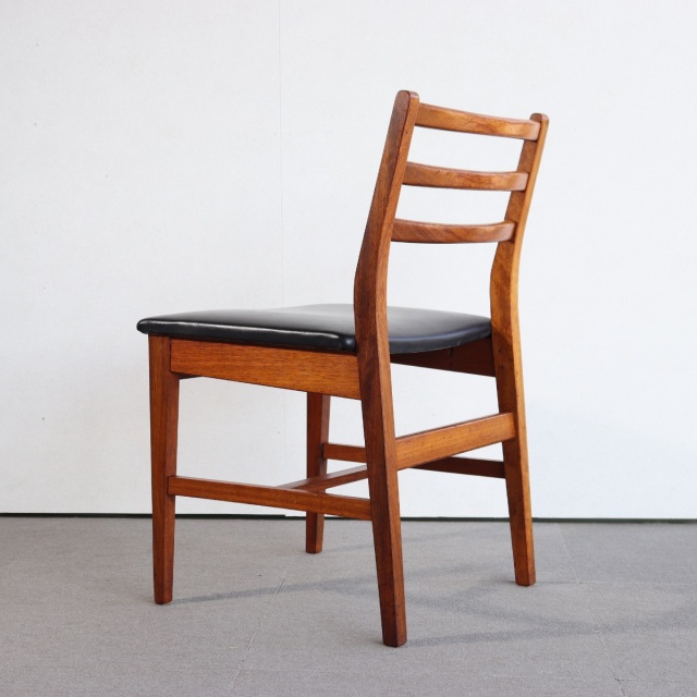 英国風　ブリティッシュ　ヴィンテージ　アンティーク　ボタンダウン　チェア　IG comingsoon!】 TEAK CHAIR / BLACK VINYL SEAT 商品番号27035a