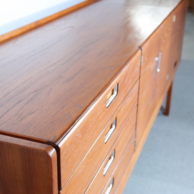 送料込み】【ガルルルル～】 メレデューMEREDEW 製チーク材サイド