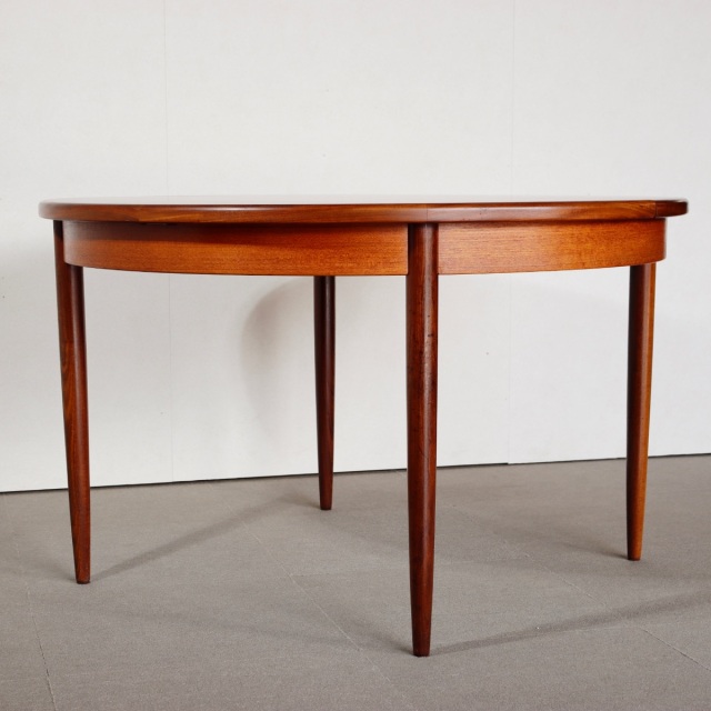 G-PLAN(ジープラン)ラウンドダイニングテーブル| ヴィンテージ家具