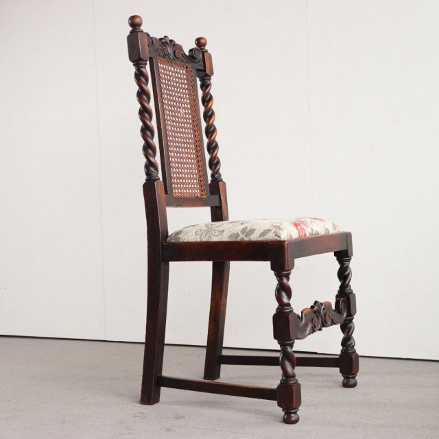 英国ヴィンテージのオーク材の籐製背もたれチェア