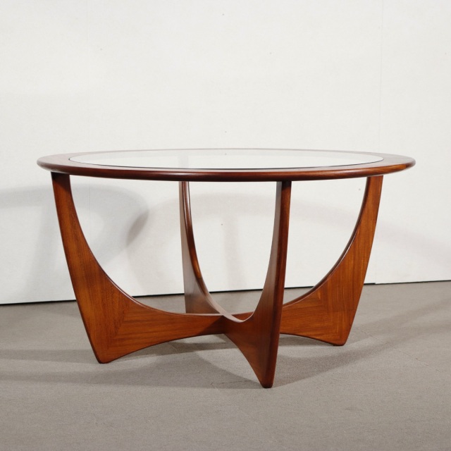 ジープランG-PLANコーヒーテーブル。上質な雰囲気を纏うヴィンテージ家具。存在感ある仕上がり。