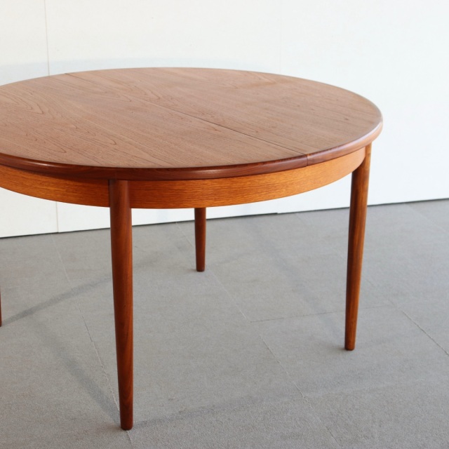 ジープランG-PLANのダイニングテーブル