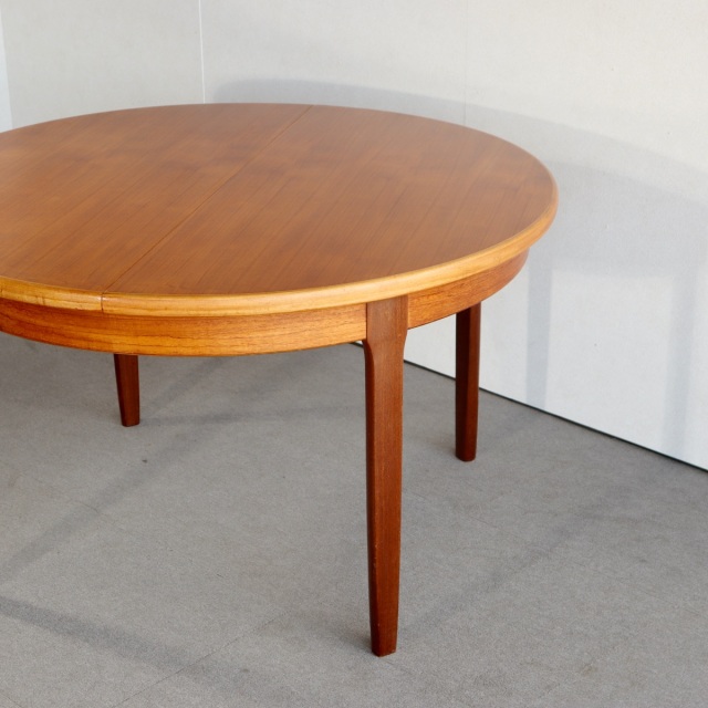 送料込み】【はぁ？はぁ。で語るエリオット親方】 ラウンドダイニング