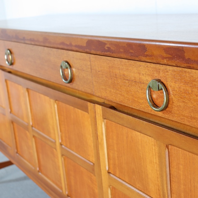 送料込み【自分ウケ】ネイサンNATHAN製サイドボード