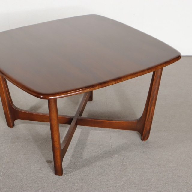 アーコールERCOLのコーヒーテーブル