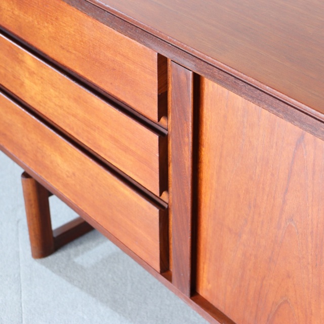 送料込み 【息子よ！店長のお話】ホワイトアンドニュートン製サイドボード