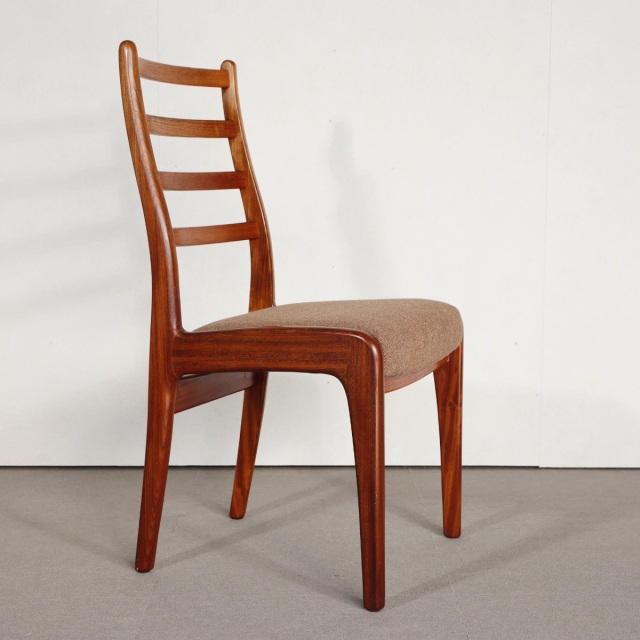 ジープランG-PLAN製ラダーバックチェア 座面は世界の尾州ウールにて張