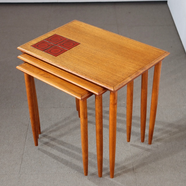 デンマーク製 タイルトップ ネストテーブル 送料込み 商品番号GLEN16