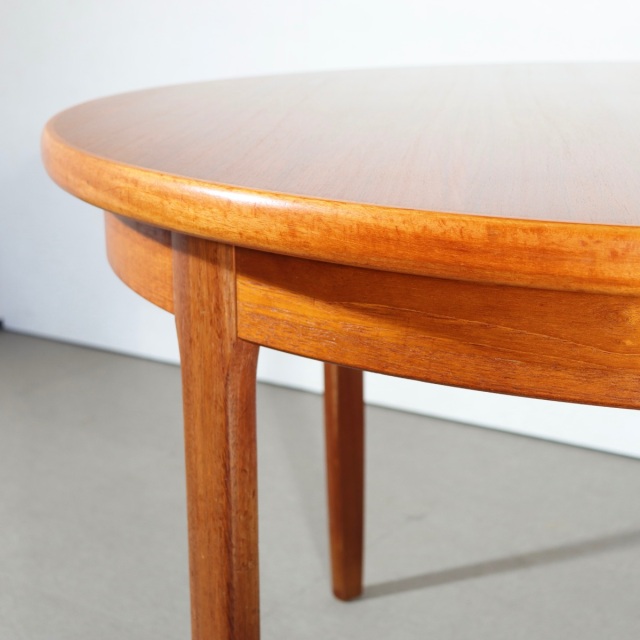 送料込み！ 【ヤミツキ】 ELLIOTTS OF NEWBURY製ラウンドダイニング