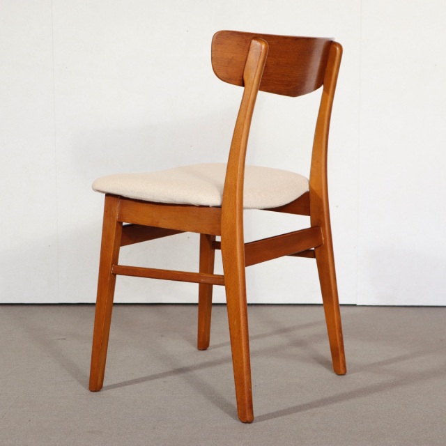 チーク材　ヴィンテージ　北欧デザイン　ダイニングチェア　椅子　チーク らしい。らしさ。】ヴィンテージデンマーク製ダイニングチェア 座面張