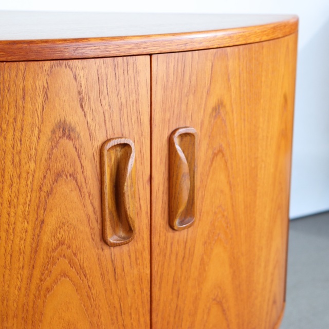 【G-PLAN】ジープラン コーナーキャビネット サイドボード 直接引取可 G-PLAN】ジープラン コーナーキャビネット サイドボード 直接引取可