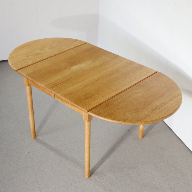 デンマーク製ダイニングテーブル。