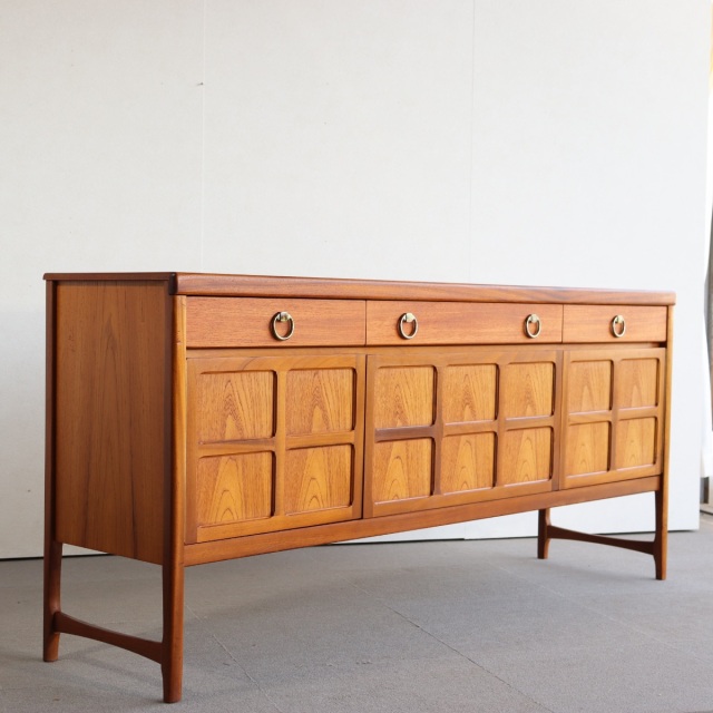 ネイサンNathanのサイドボード