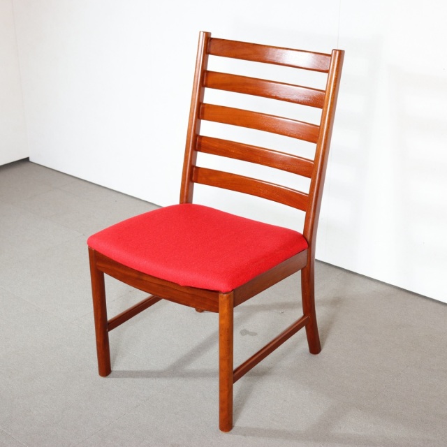 英国ヴィンテージのダイニングチェア。