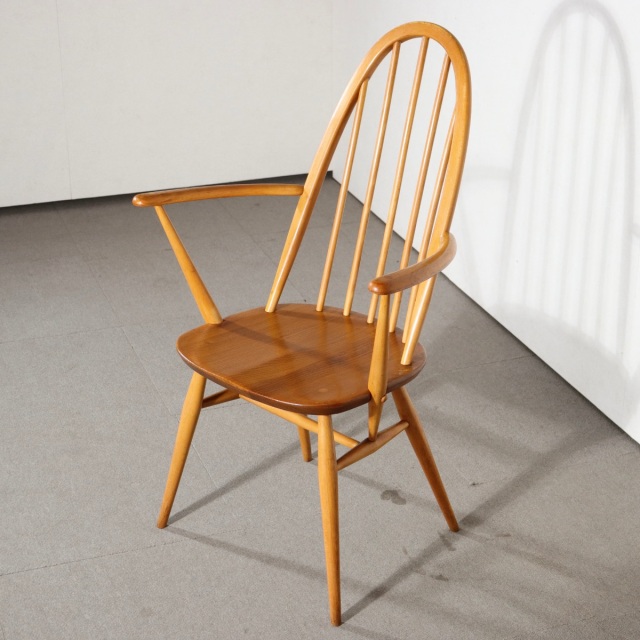 アーコールERCOLアームチェア。 木目が豊かに映える北欧ヴィンテージ。穏やかな存在感。
