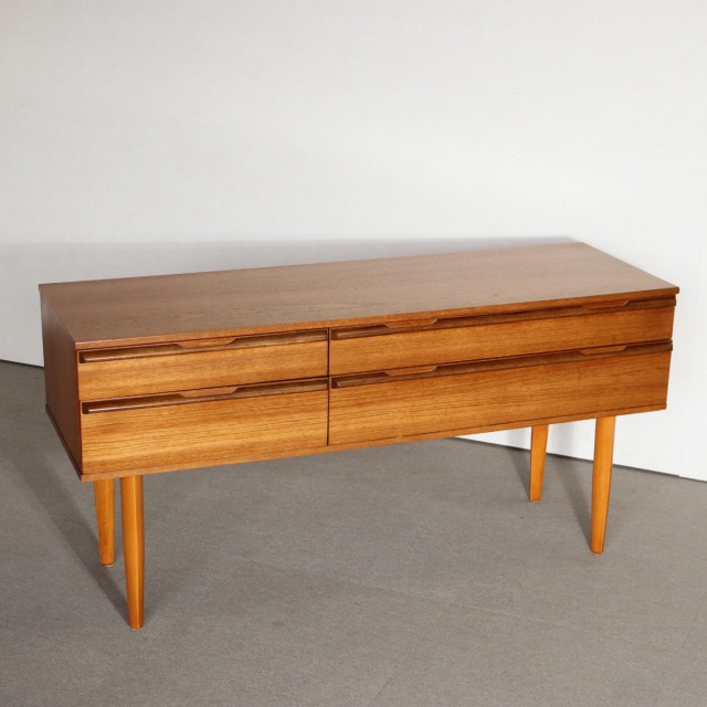 AVALONアヴァロンサイドボード。空間を格上げするヴィンテージ家具。美しい木目が魅力。